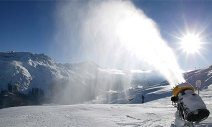 Kunstschnee aus der schneekanone